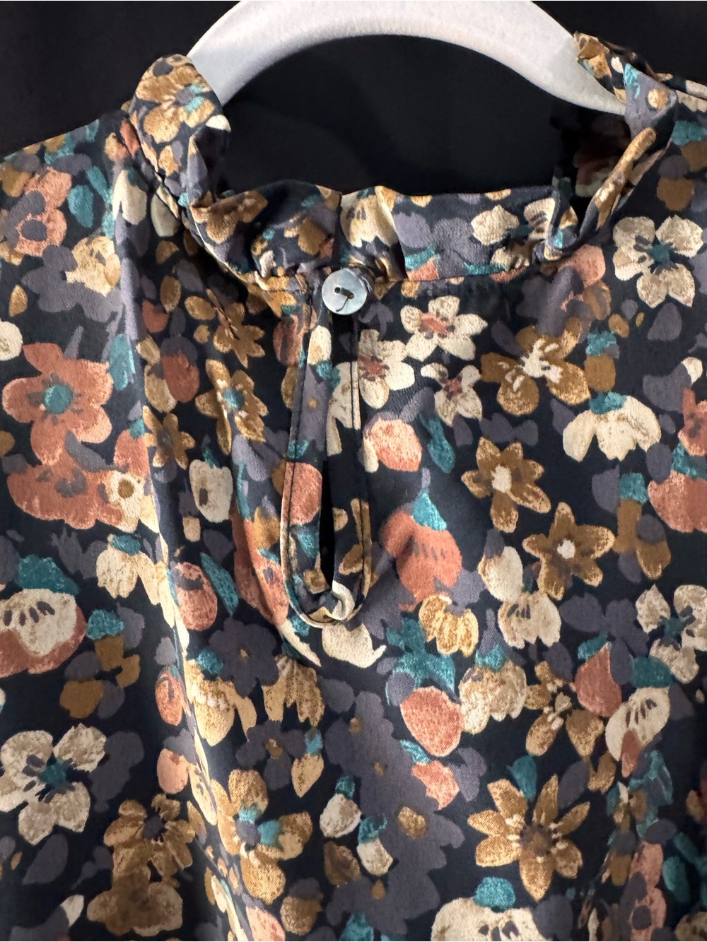 Women’s Floral Long-Sleeve Blouse - Picture 4 of 5